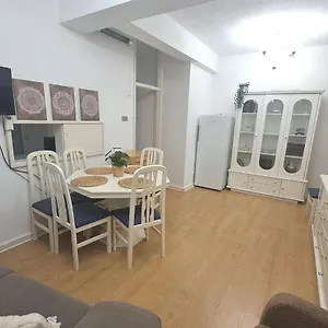 Best Location 2 Bed2 Bath W/lift In Town! Apartment