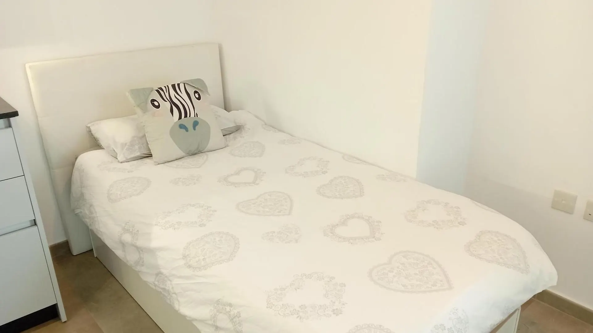 Beautiful Studio In Gibraltar - E1 Apartment